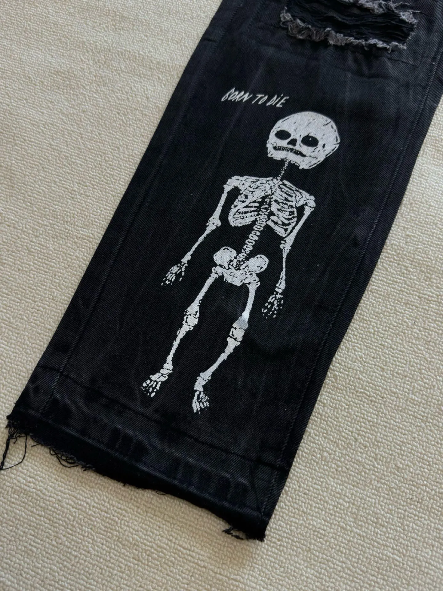 -Size upper body P246#G22 GALLERY DEPT. Skull hand-stitched distressed distressed jeans -Color: Black -Size: S-XXL
